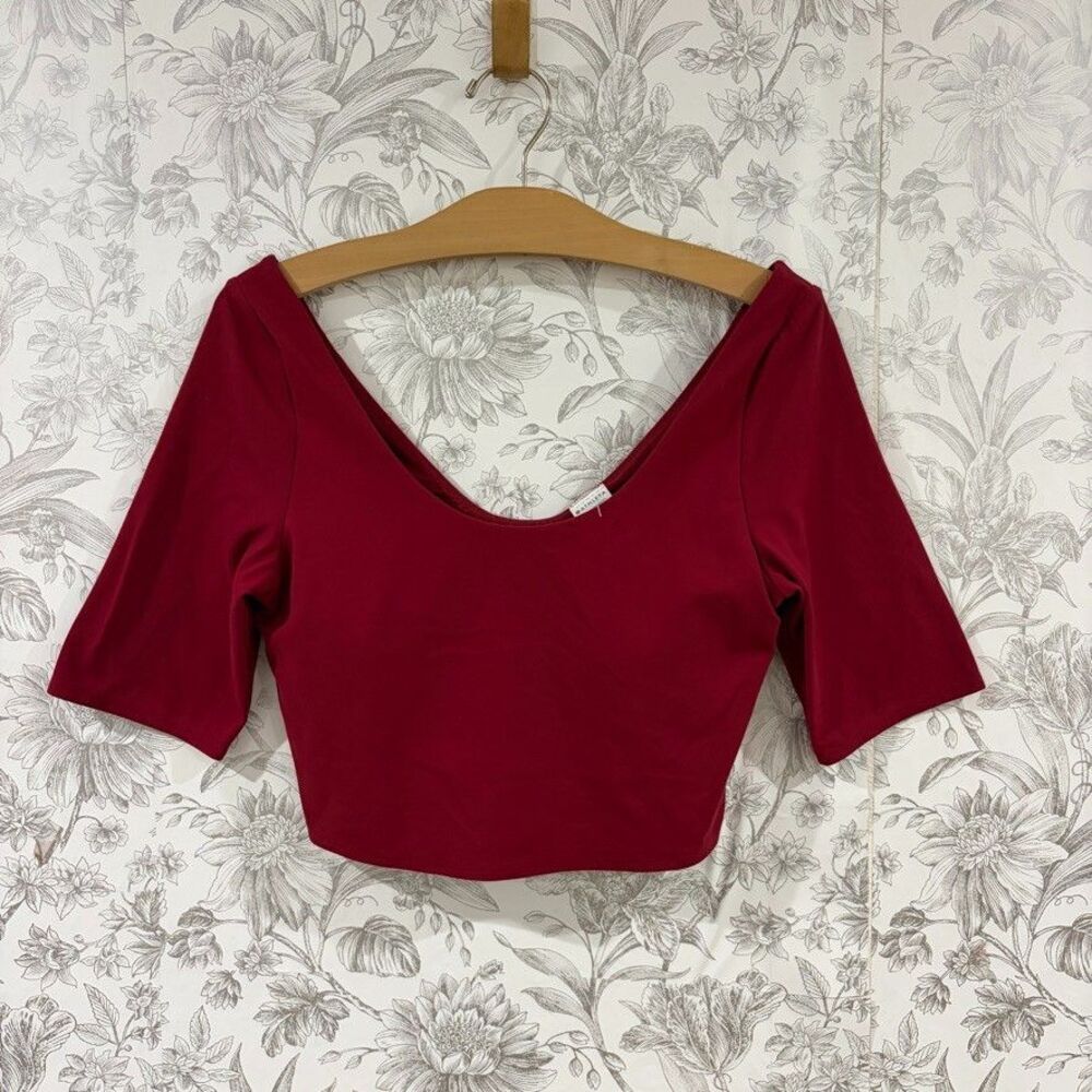 Athleta Exhilarate Crop Top Tee Active Sports Bra Red Athletic Half Sleeve Sz L